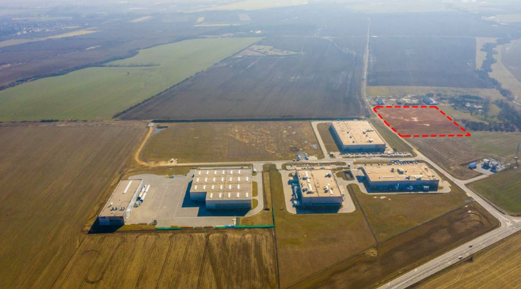 Vyrobno skladová hala - 9 876 m2