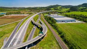 Skladový priestor na prenajom v Žiline 5000 m2 - fotografia 1