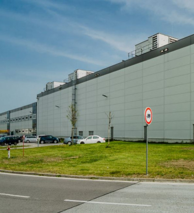 Skladová plocha Trenčín - 3000  m2 - fotografia 1