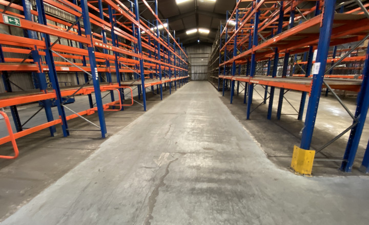 Skladový priestor v obci Madunice 5000 m2 - fotografia 5