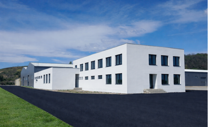 MODERNÁ VÝROBNO-SKLADOVÁ HALA | 11 000 m² v Gemeri - fotografia 1
